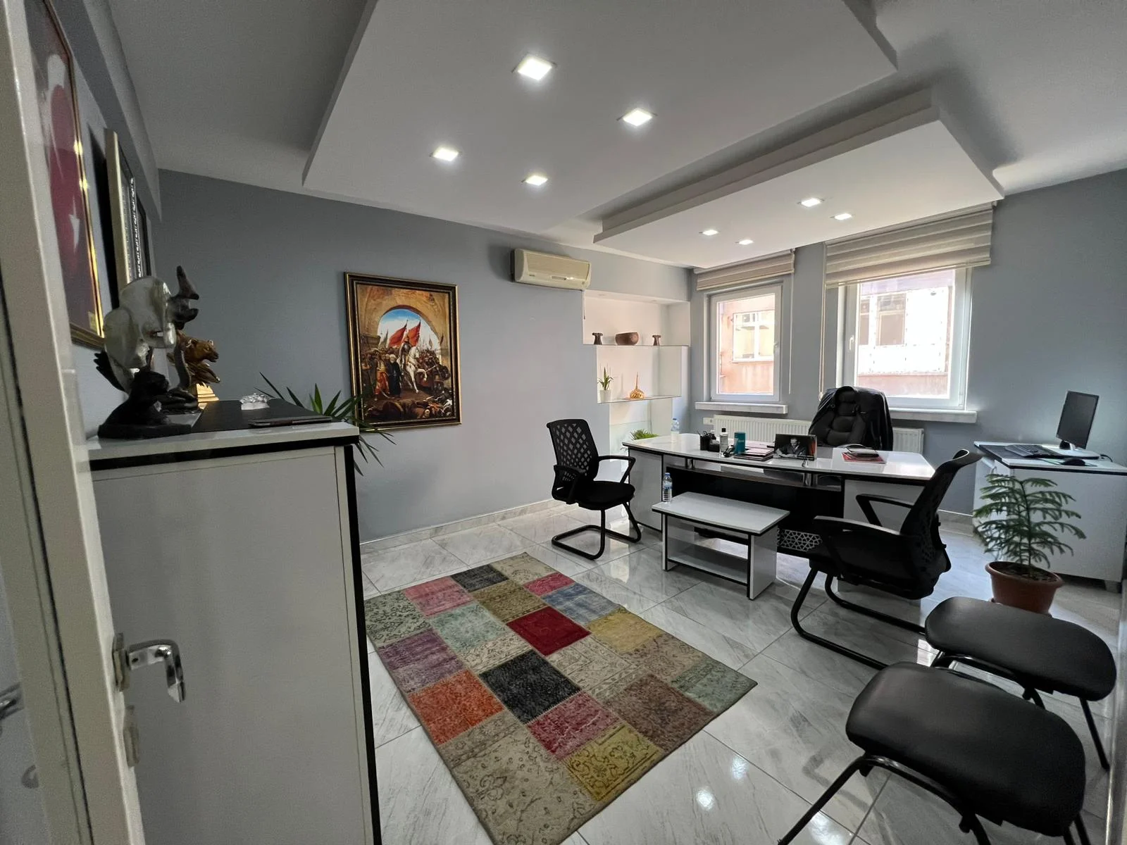 ÇARŞI İÇİNDE 2+1 OFİS