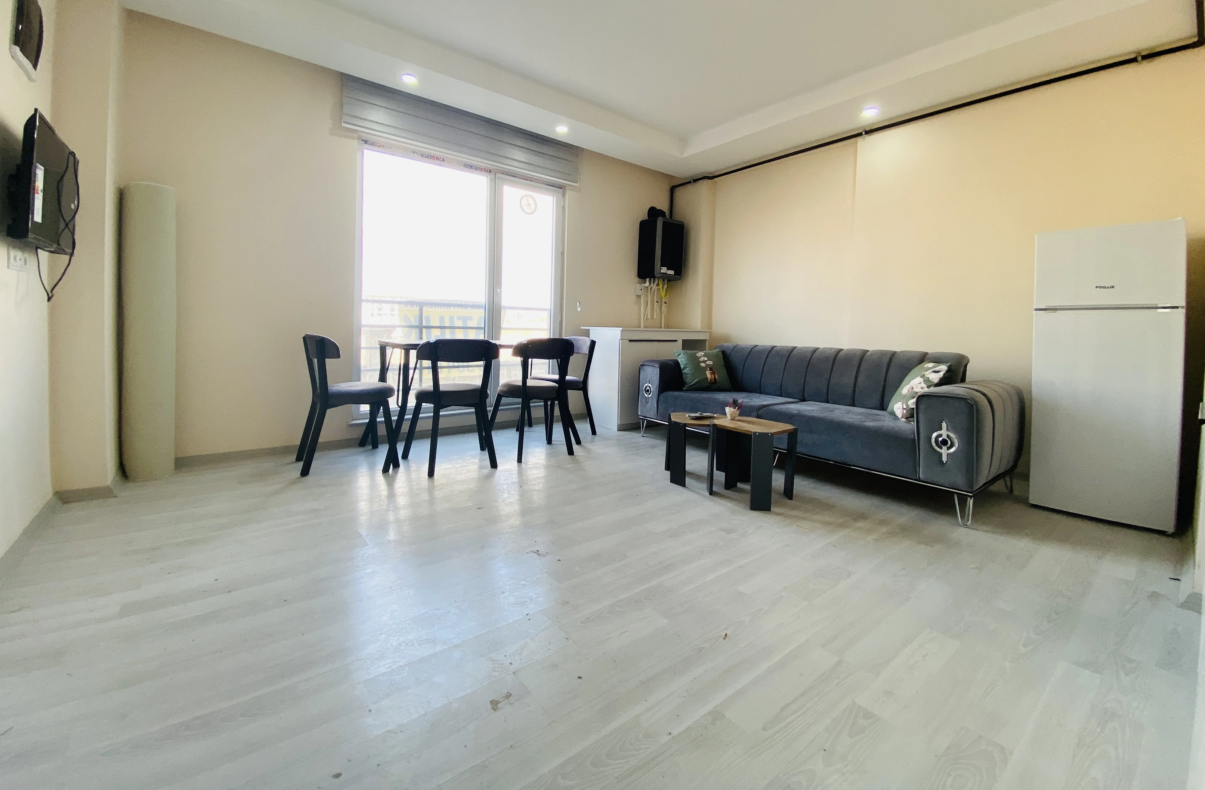Tacin'de Full Eşyalı Kombili Satılık 1+1 Daire